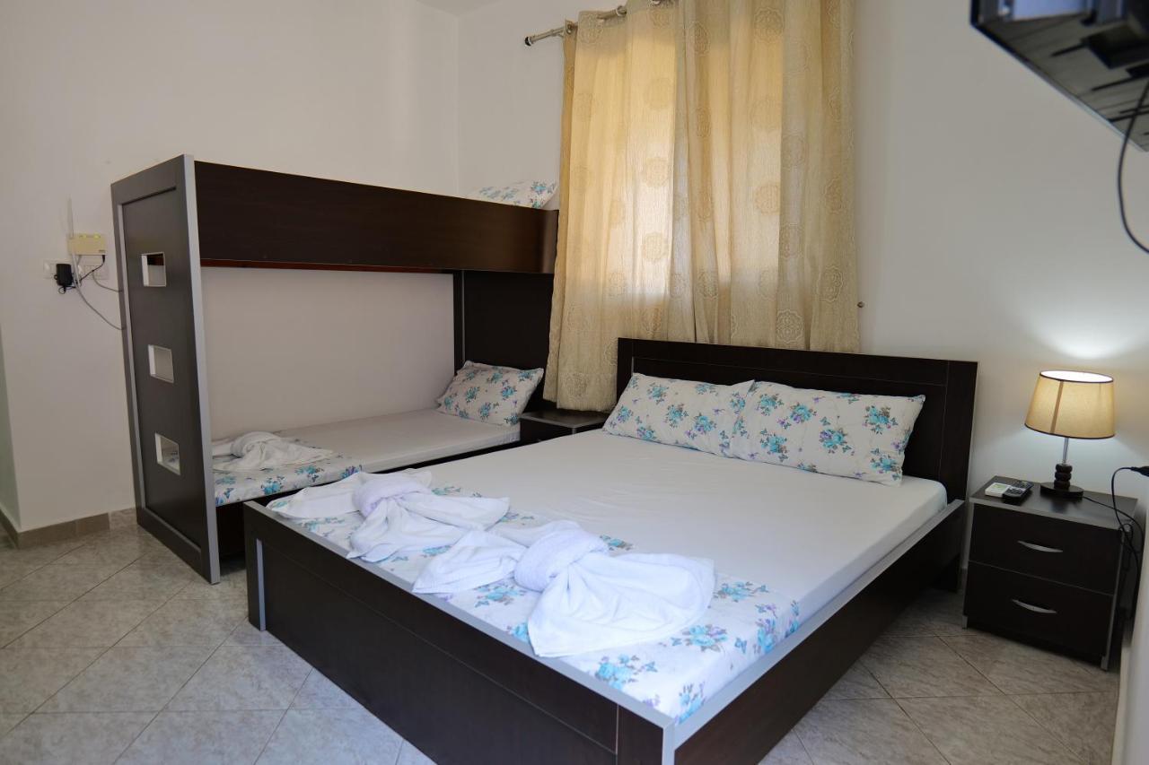 Hotel Panorama Piqeras Bagian luar foto