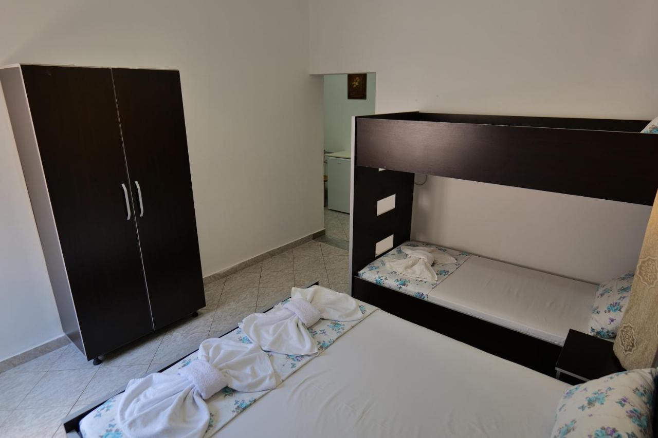 Hotel Panorama Piqeras Bagian luar foto