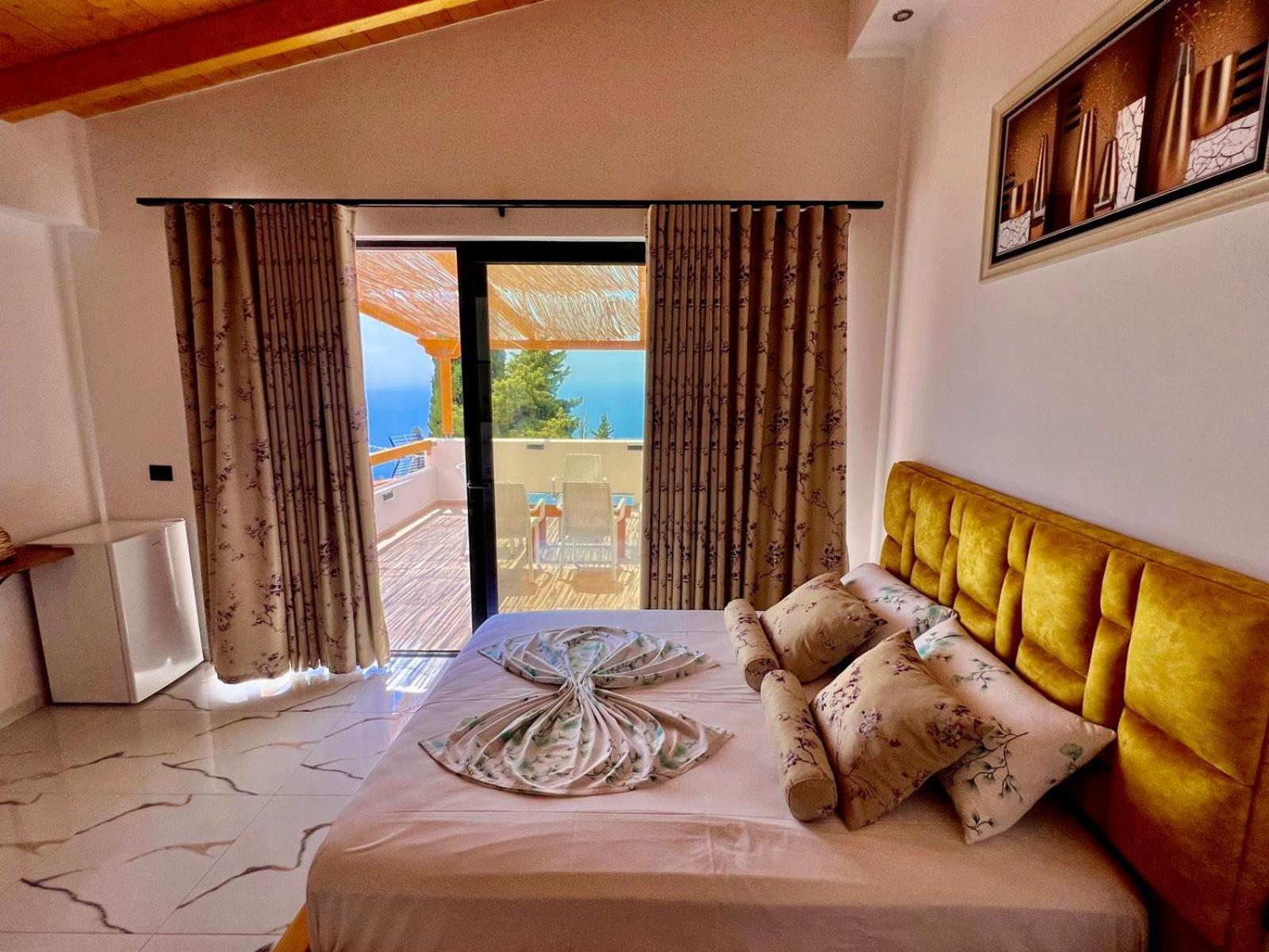 Hotel Panorama Piqeras Bagian luar foto
