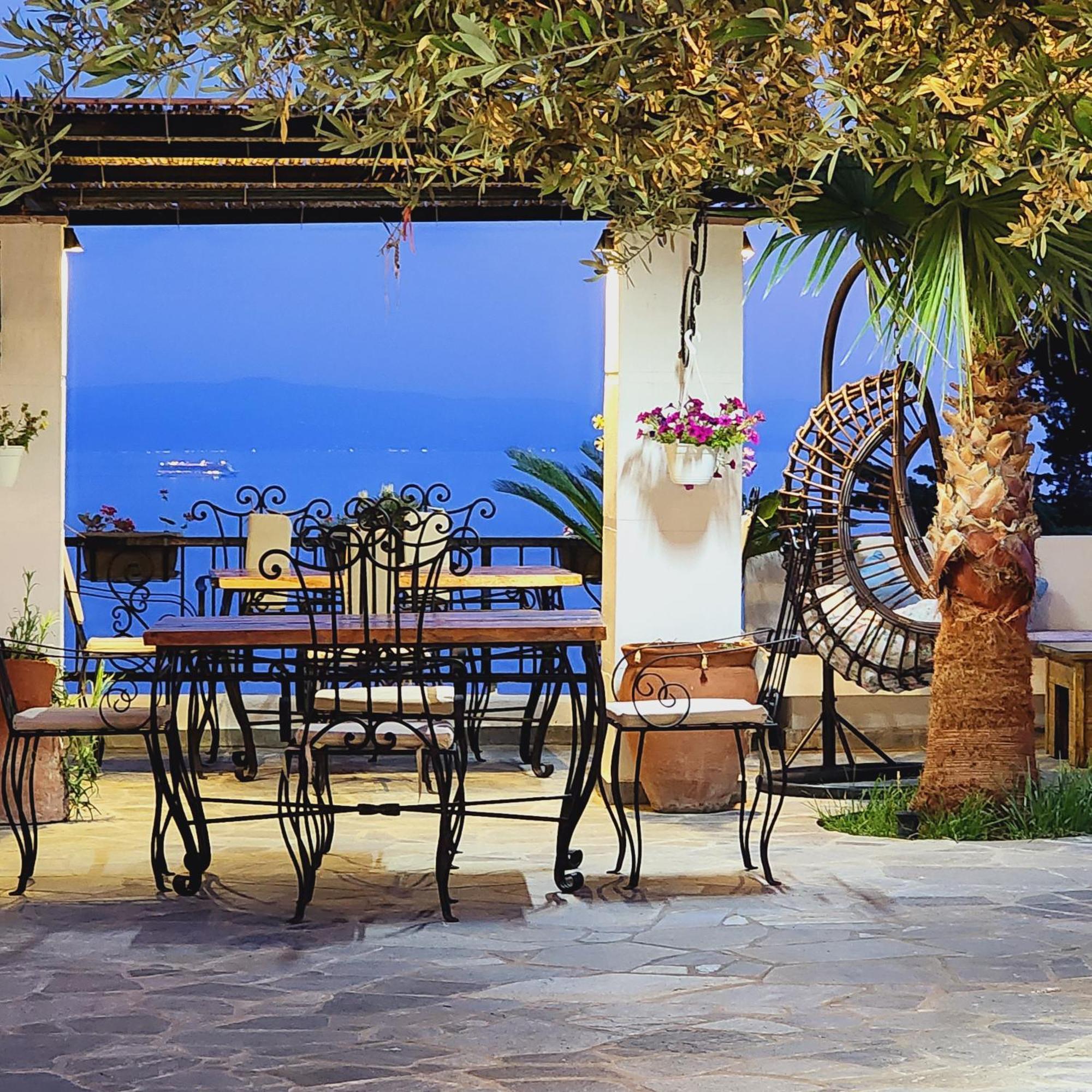 Hotel Panorama Piqeras Bagian luar foto